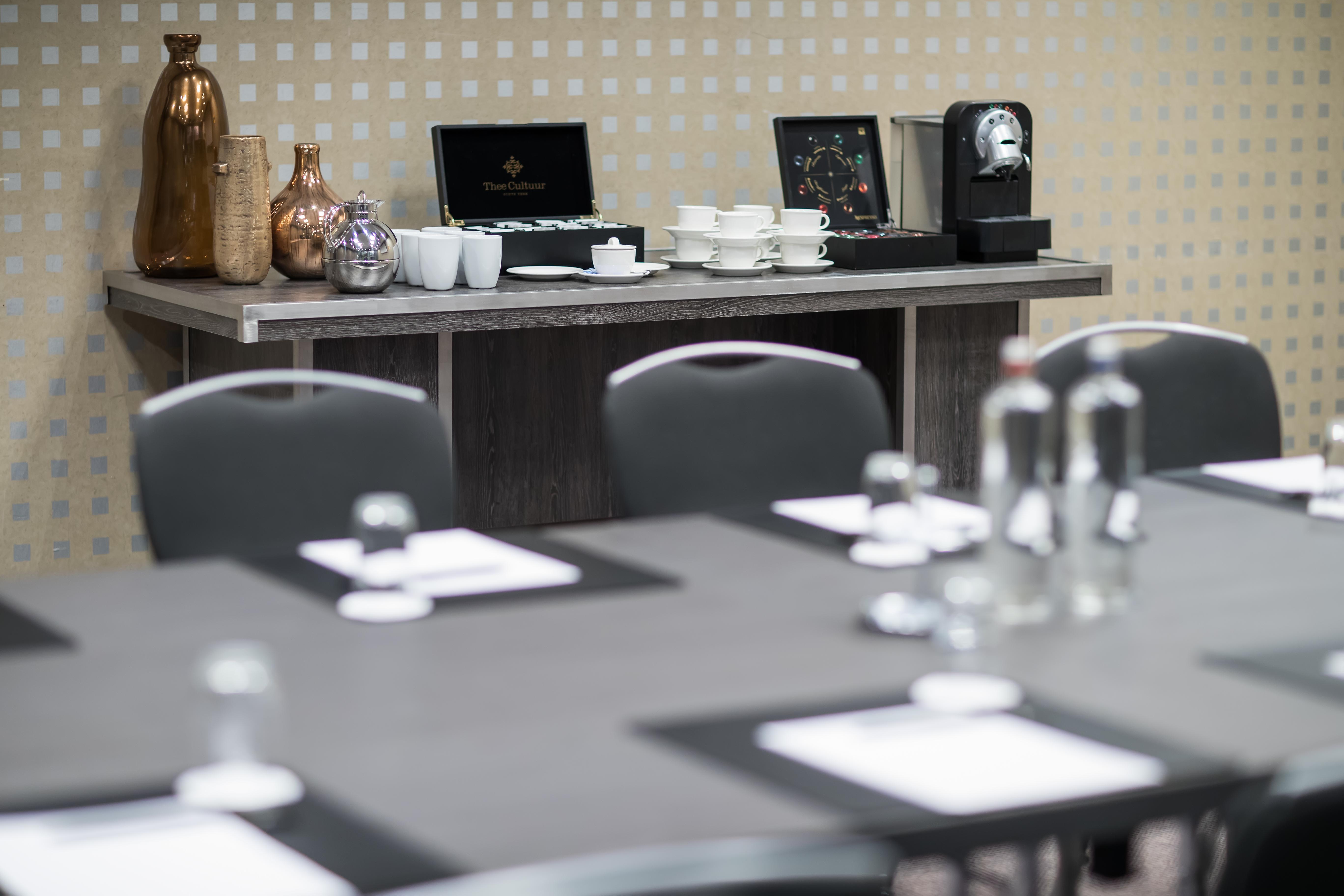 Bilderberg Garden Hotel Ámsterdam Exterior foto A Nespresso machine in a meeting room