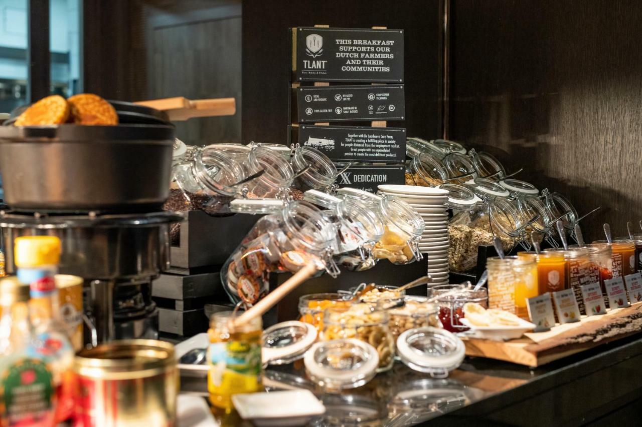Bilderberg Garden Hotel Ámsterdam Exterior foto A selection of Dutch snacks at a buffet