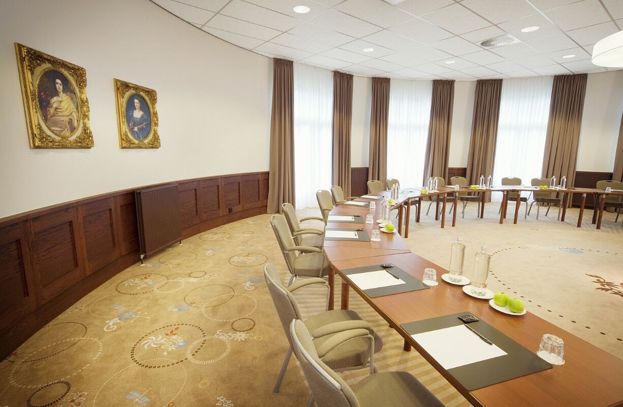 Bilderberg Garden Hotel Ámsterdam Exterior foto The meeting room of the European Economic and Social Committee